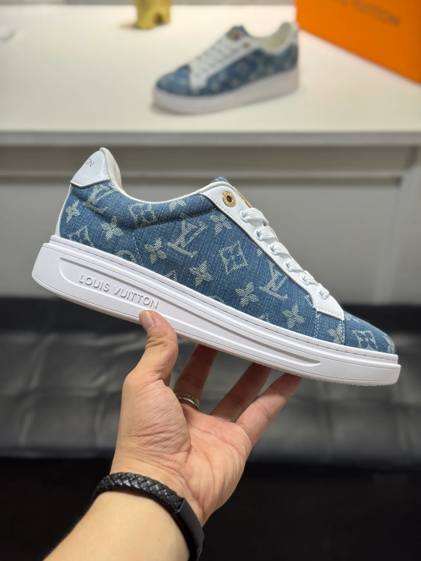 Men's shoes 💰400 [New style] 🐞🐞Top original order - LV [Louis Vuitton] counter new men's casual series! 🔥Globally limited edition💯The upper is made of cowhide with sheepskin lining➕Original rubber outsole, which is lighter and non-slip. Fashion focuses on trends, versatile and hot styles, simple yet tasteful! Exudes a fashionable and casual atmosphere, fashion is at your feet, and you are full of confidence! Multiple colors available. A must-have for fashionistas! Size: 38-44 (45 customized